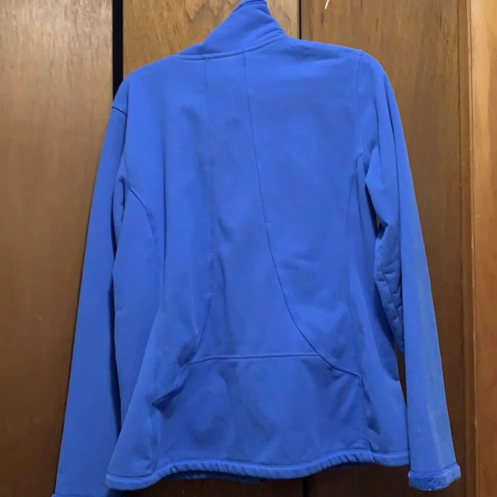 North Face Women’s Jacket. Fluffy inside. Soft and cuddly. Size large. - Picture 2 of 9